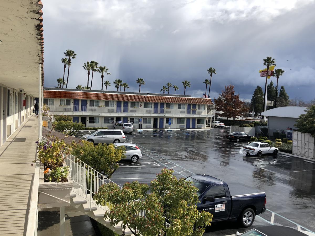 Gilroy Inn المظهر الخارجي الصورة
