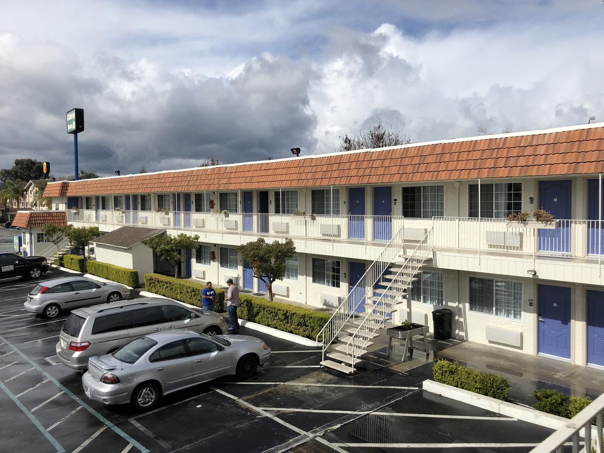 Gilroy Inn المظهر الخارجي الصورة