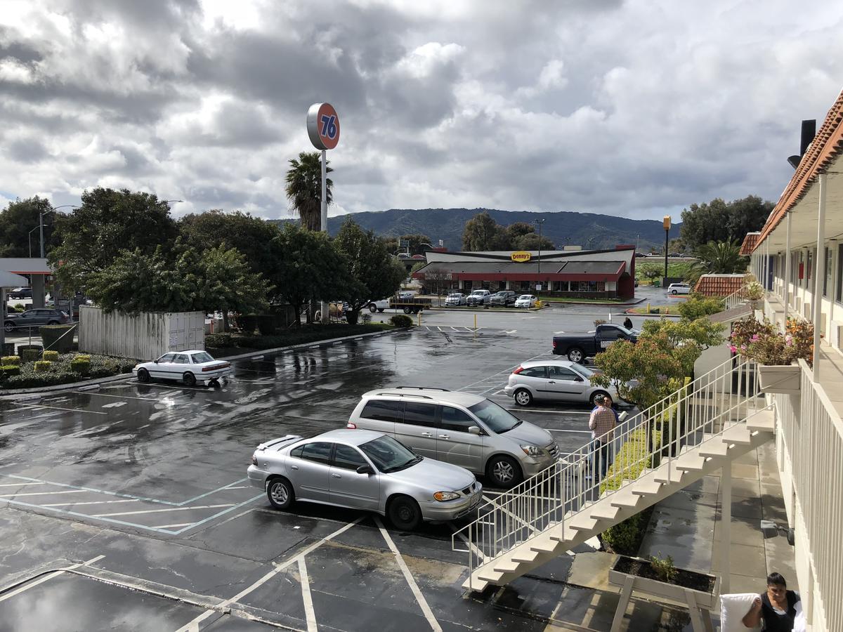 Gilroy Inn المظهر الخارجي الصورة